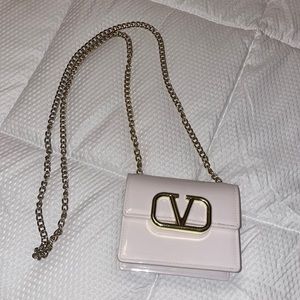 Mini chain crossbody